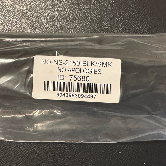 NWT Quay “NO APOLOGIES” blk frame/smk lense NEW DROP Super HOT Must Have Sunnies - Picture 9 of 9